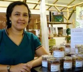 NEWS Christien Ismuranty Menyatukan Dua quotPassionquot